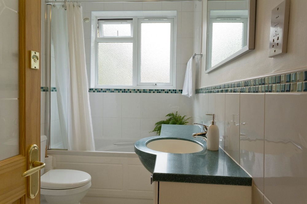 Poplar House Serviced Apartments 22/27