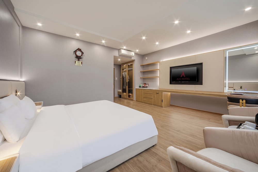 A25 Hotel - 705 Lac Long Quan 36/65