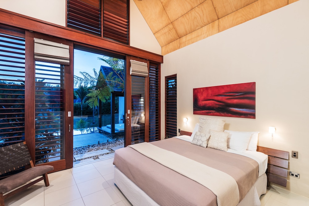 3 BEDROOMS, VILLA