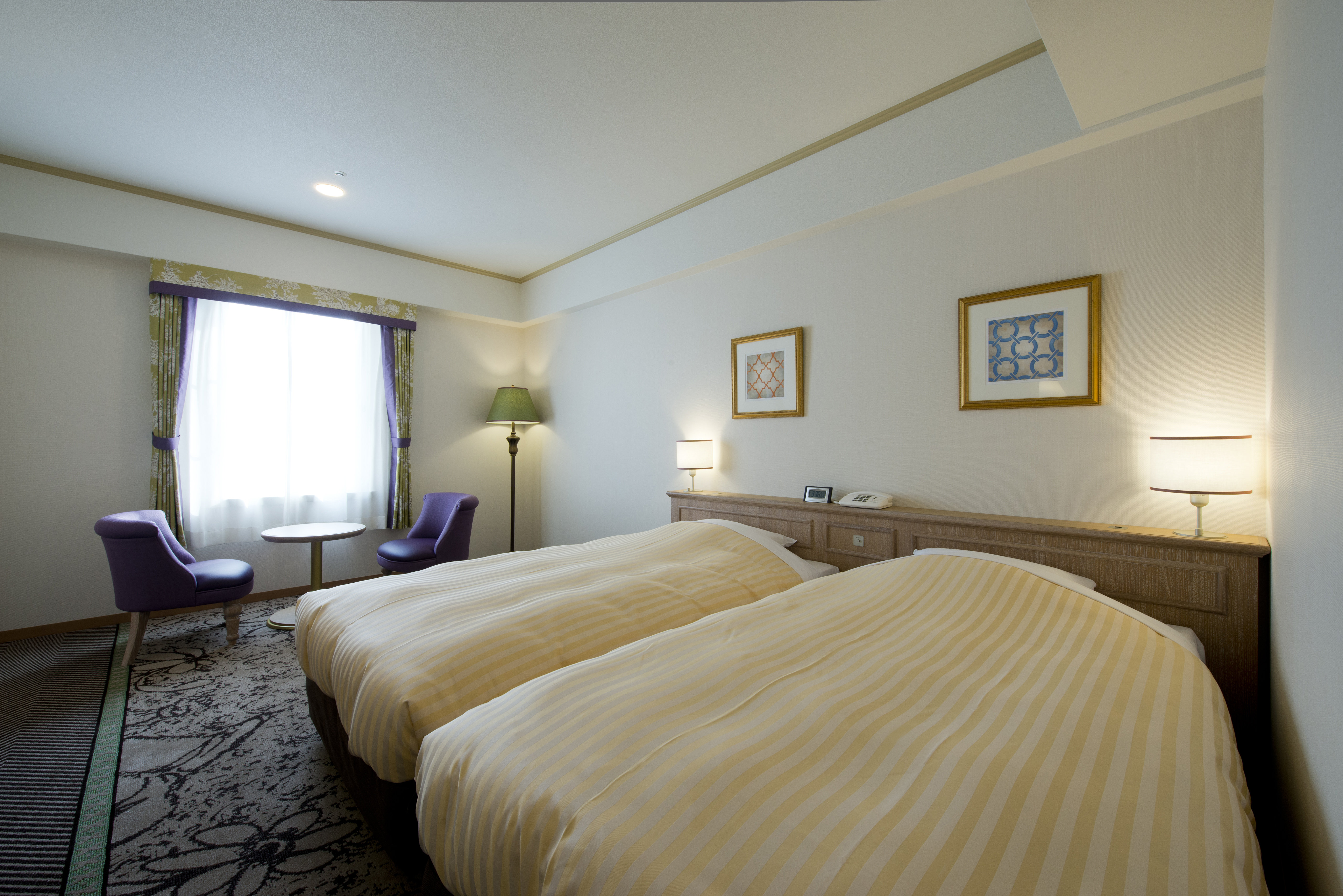 Symphony, Twin Beds, Patio