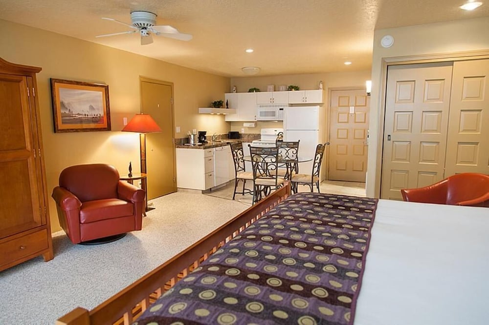 Inn At Spanish Head 30/50