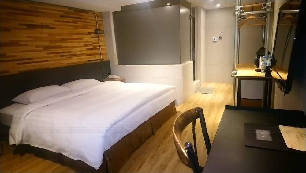 Rf Hotel 53/74