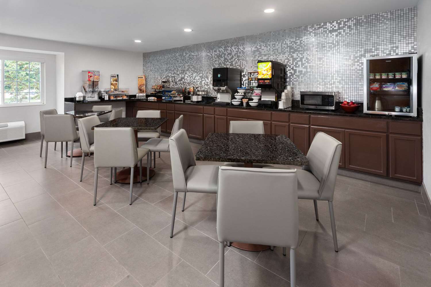 Microtel Inn & Suites by Wyndham Janesville 19/32