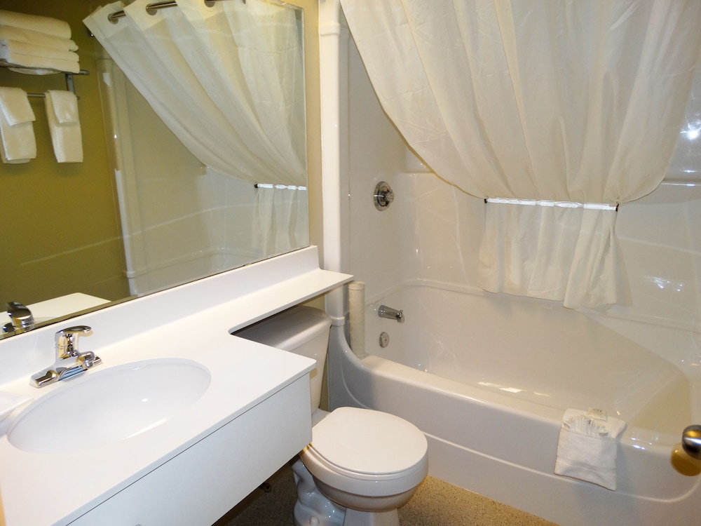 Amsterdam Inn & Suites Moncton 59/63