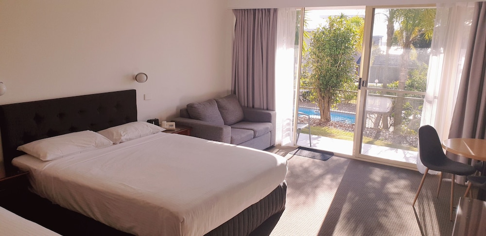 MARINA RESORT 7/50