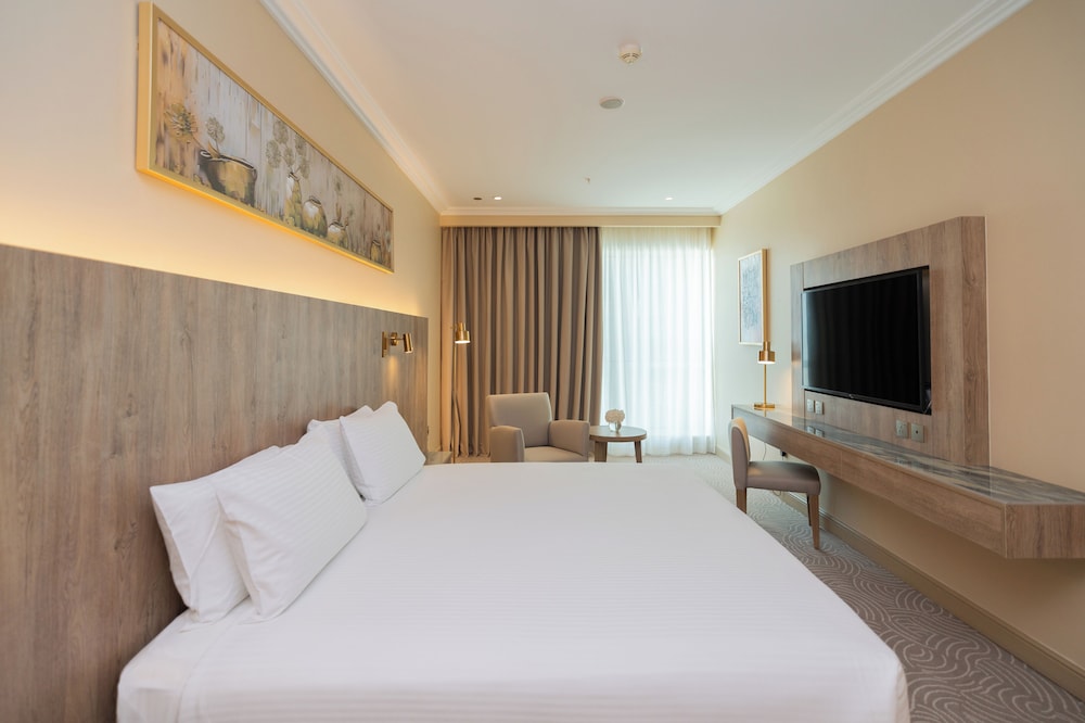 SUPERIOR, KING BED, PARTIAL HARAM VIEW