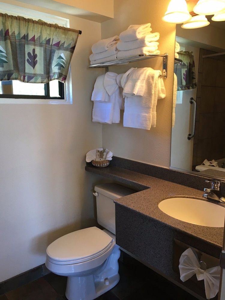 Pepper Tree Inn 14/35