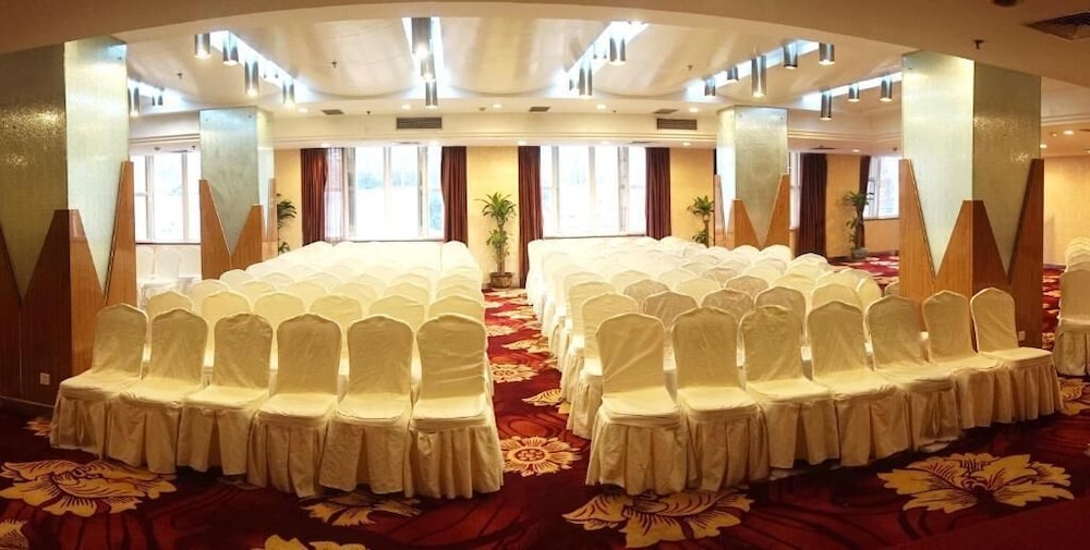 Milky Way Hotel Chongqing 48/56