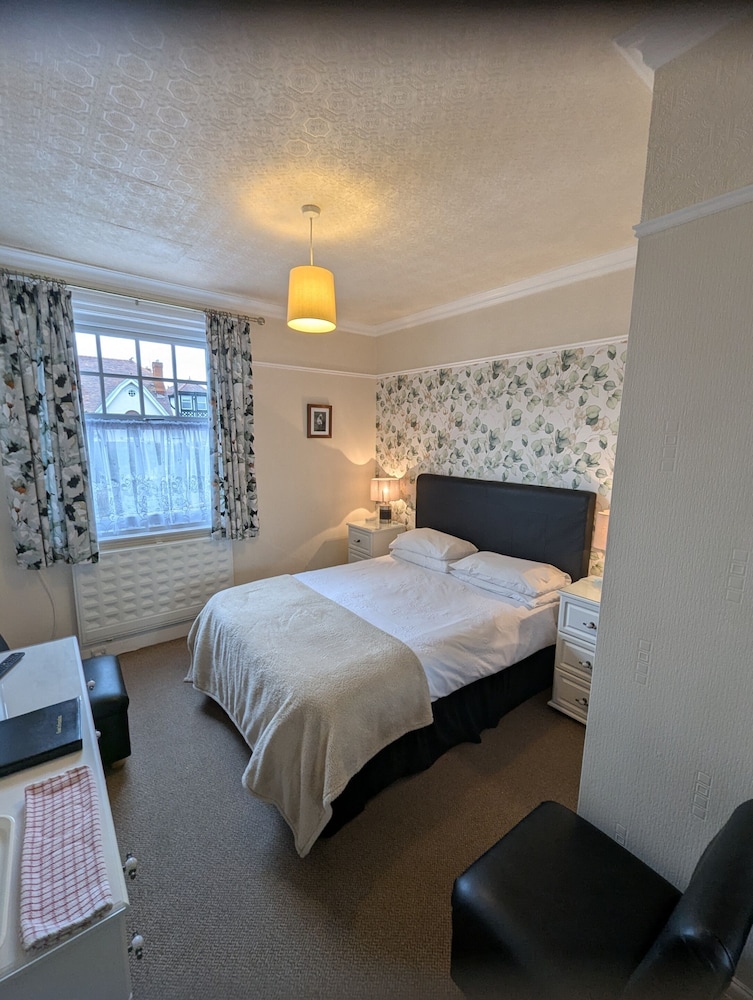 The Hilary Guest House 22/43