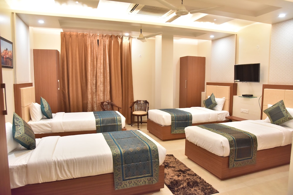Hotel R K Grand 13/21