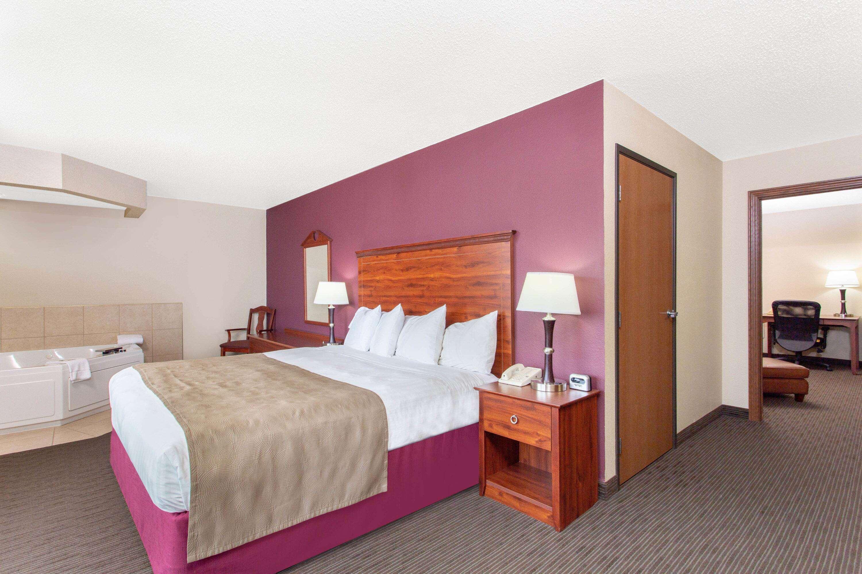 Suite, King Bed
