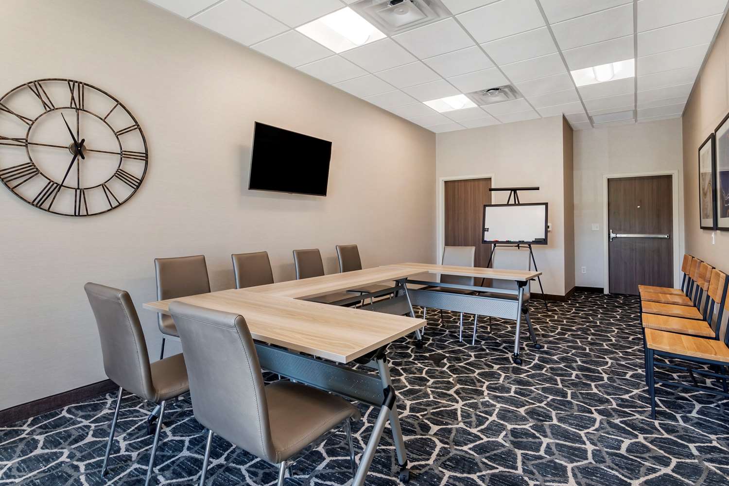 Comfort Suites Grandview - Kansas City 16/20