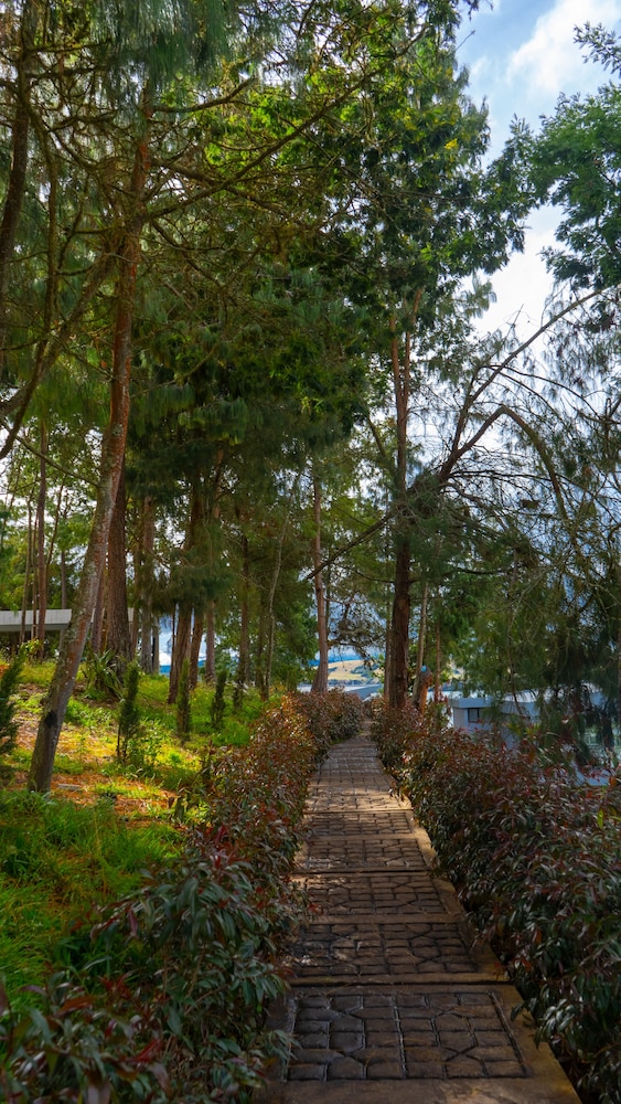 Entre Islas Lodge 18/24