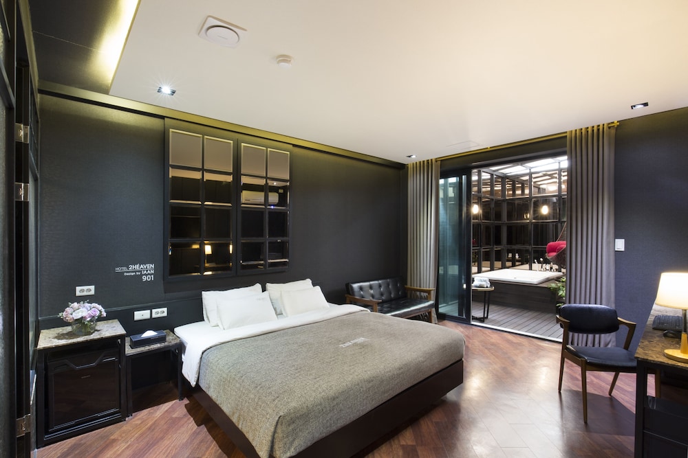 2 Heaven Hotel 46/69
