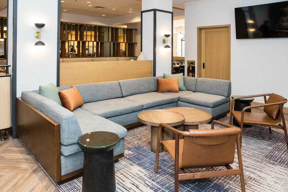 Hyatt Regency Coralville 40/66