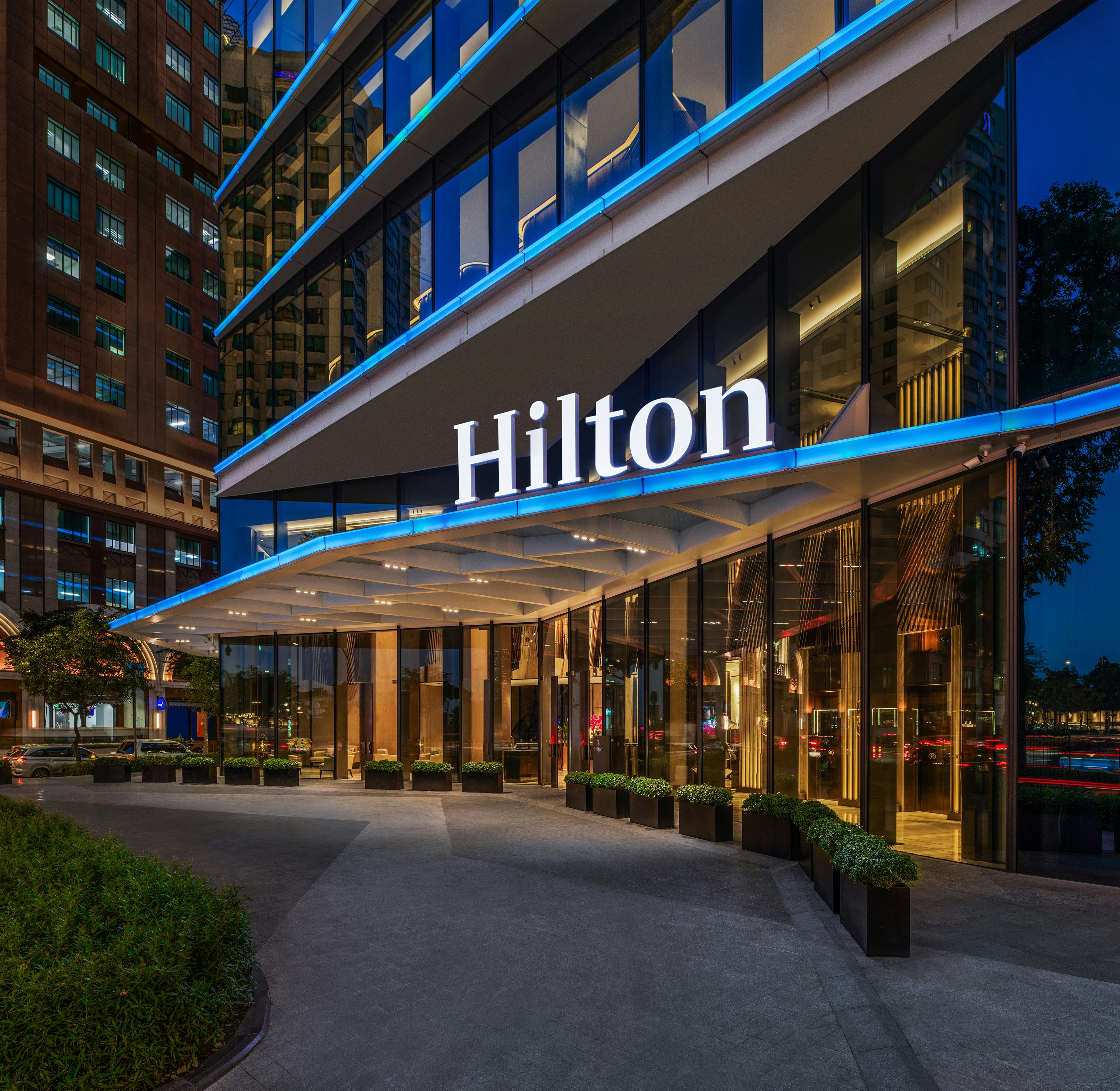 Hilton Saigon 51/55