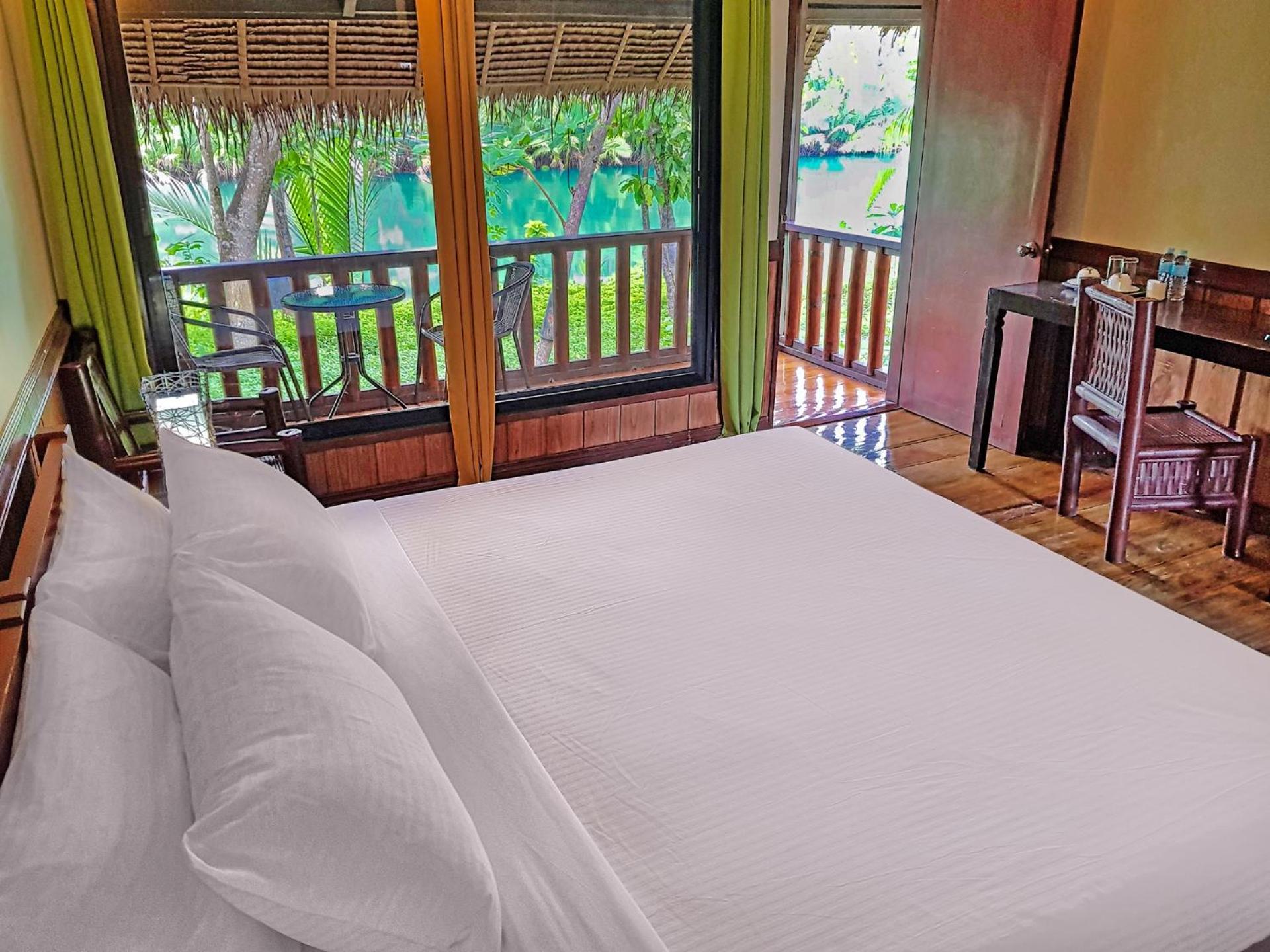 غرفة بسرير مزدوج أو سريرين منفصلين بإطلالة على البحيرة، Loboc River Resort 2/5