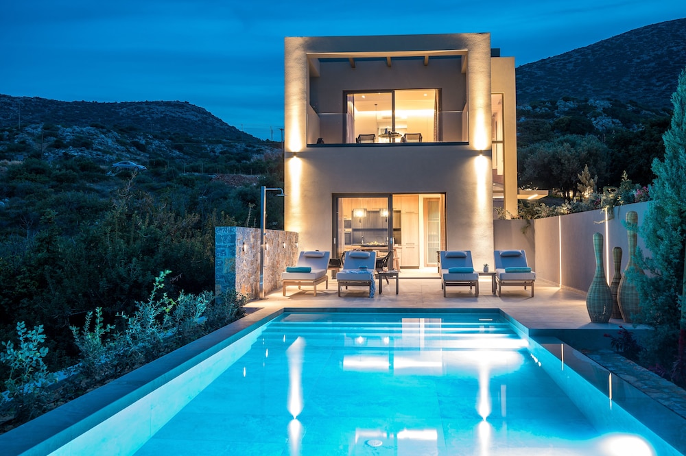 Grace Villas Collection Adult Only 18 + 120/149
