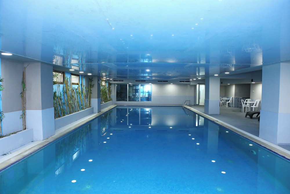 Deluxe Hotel Ganja 38/55