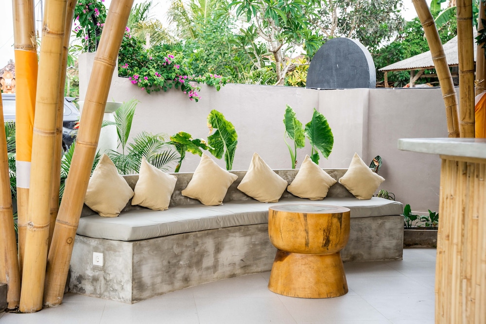 Shanti Boutique Retreat 12/57