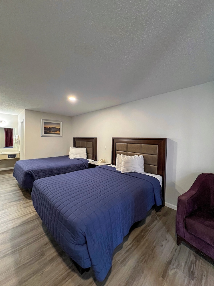 Garden Inn & Suites 15/53