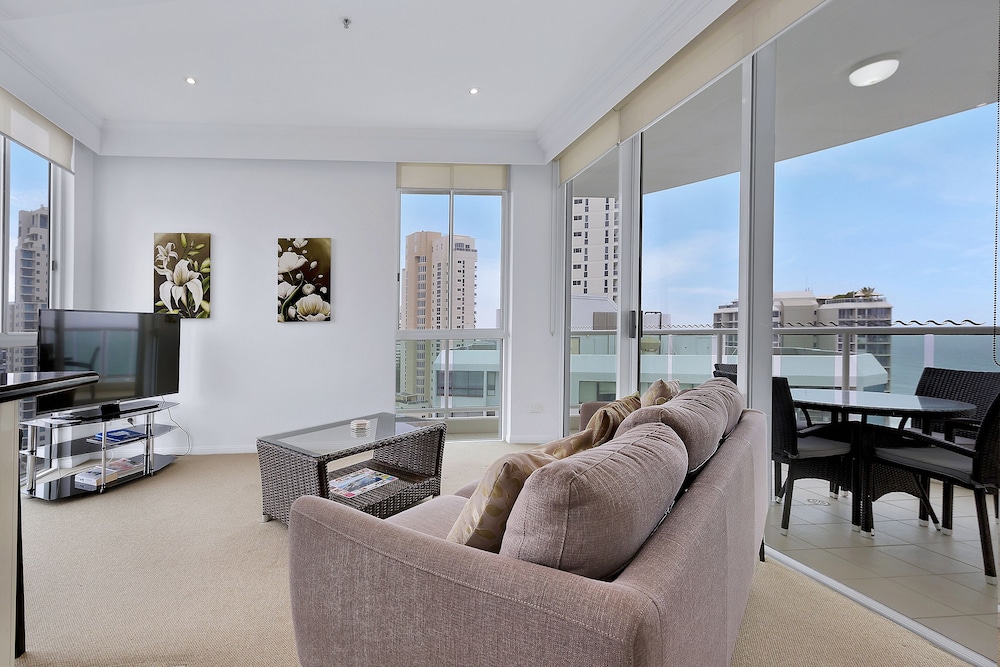 Pacific Views Resort 51/73