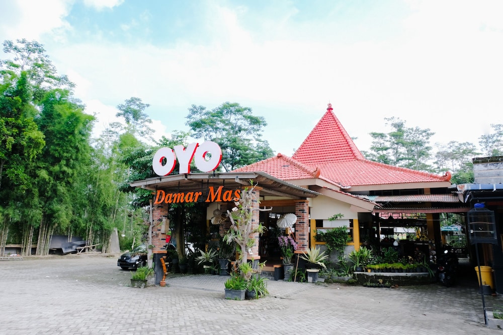 OYO 563 Damar Mas Resort Lereng Kelud 4/61