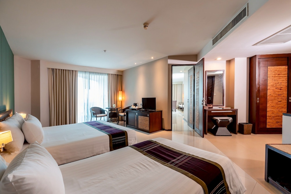 ROOM, TRIPLE