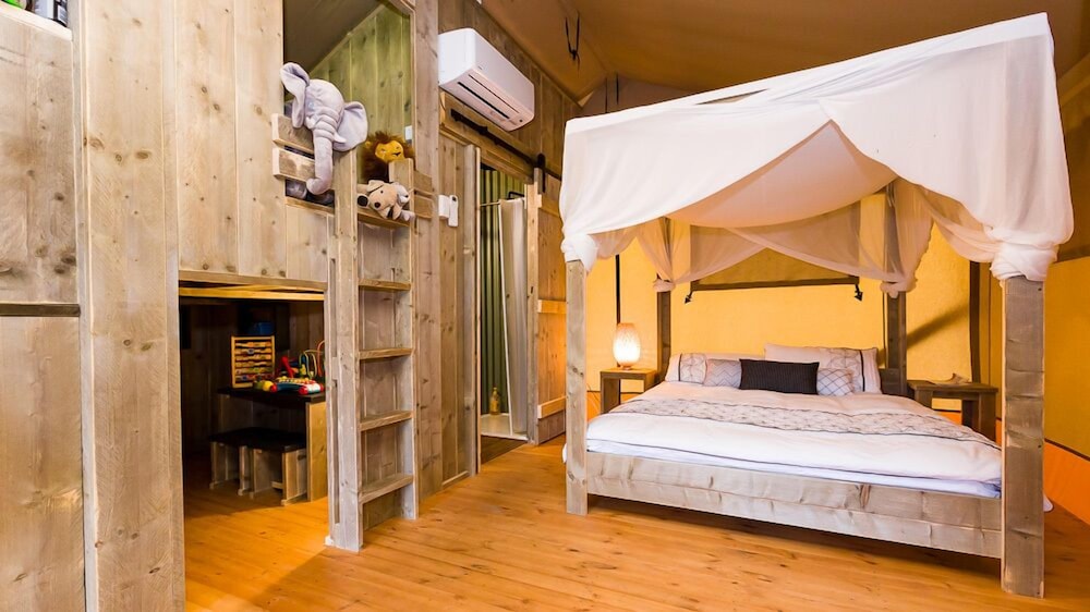 HILLVIEW FARMSTAY 12/65