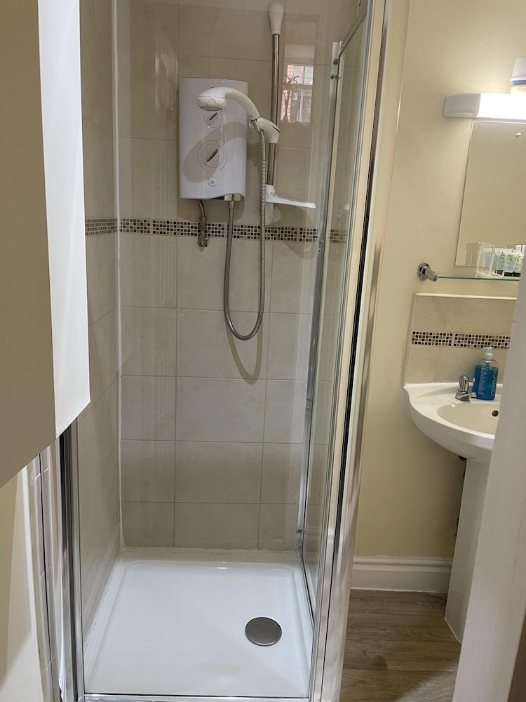 OYO Diamonds Inn 24/70