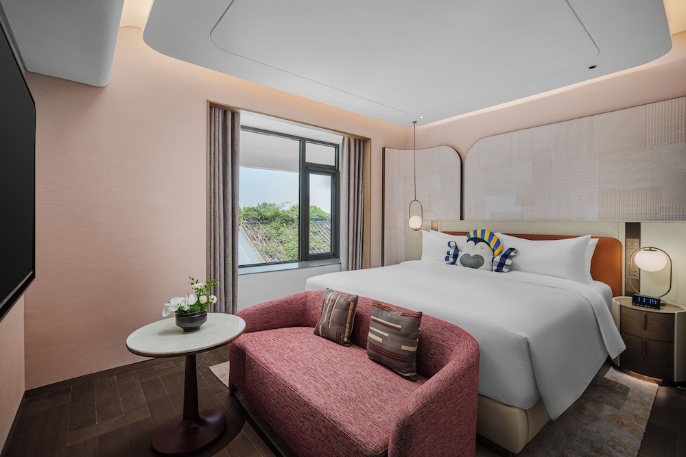 2 Bedrooms, Suite, King Bed, Two Story، voco Xitang by IHG 2/3