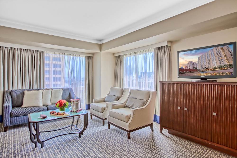 Omni Los Angeles Hotel At California Plaza 51/81