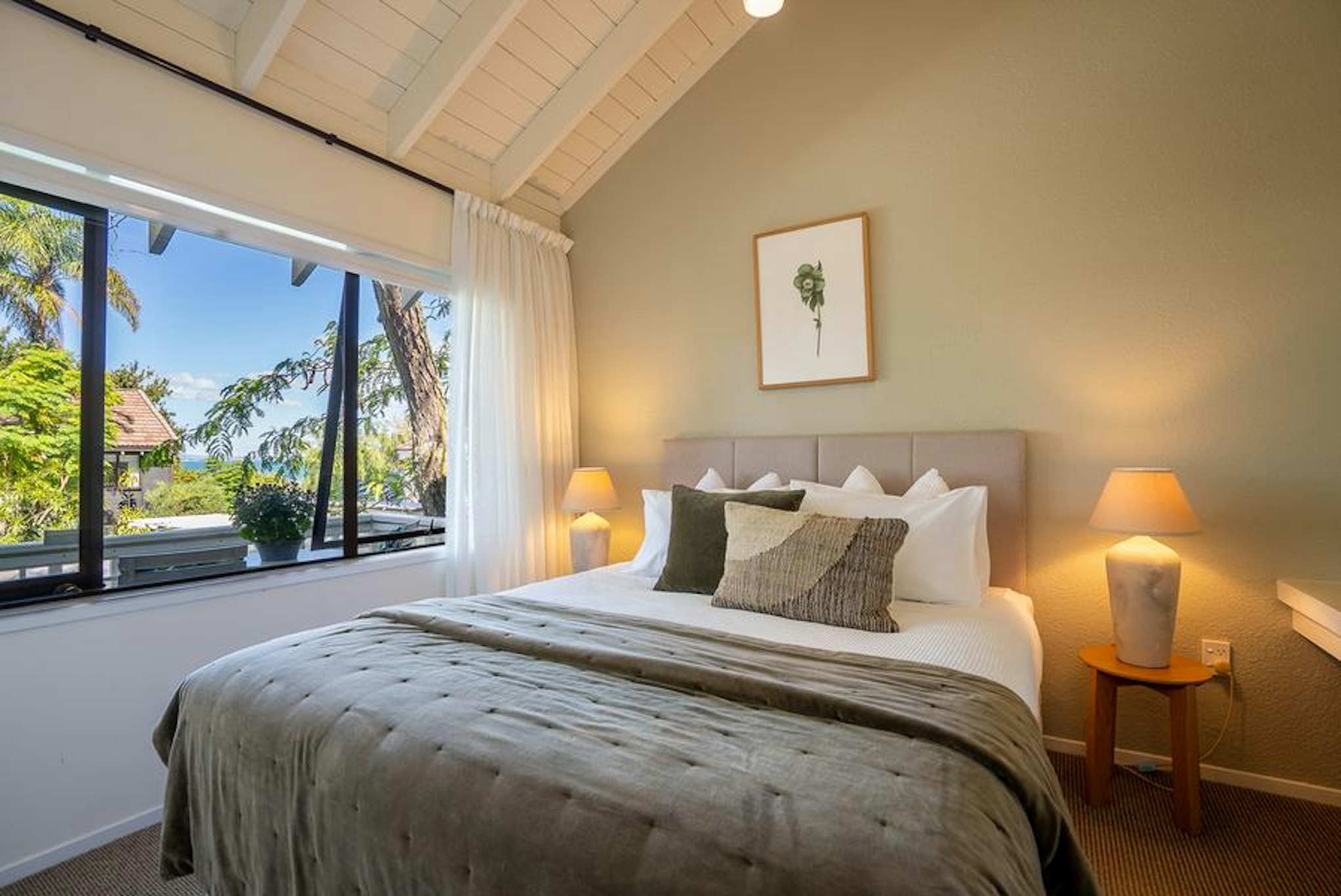 1 BEDROOM, SUITE