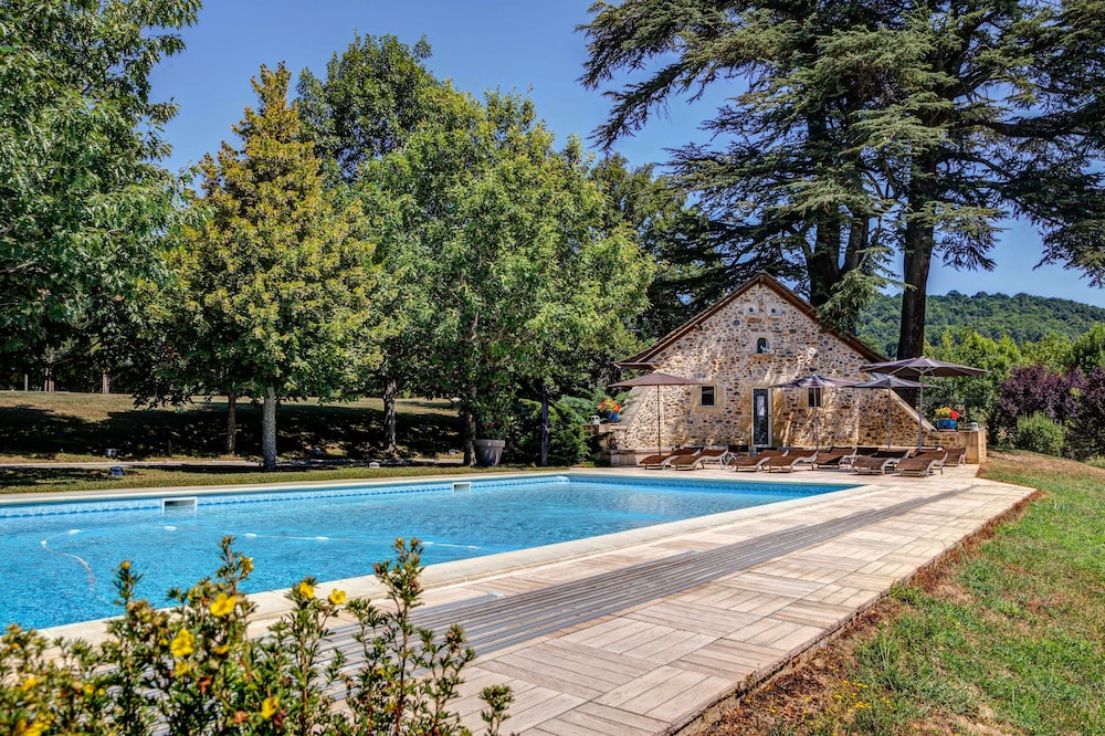 Chateau De La Falque 56/69