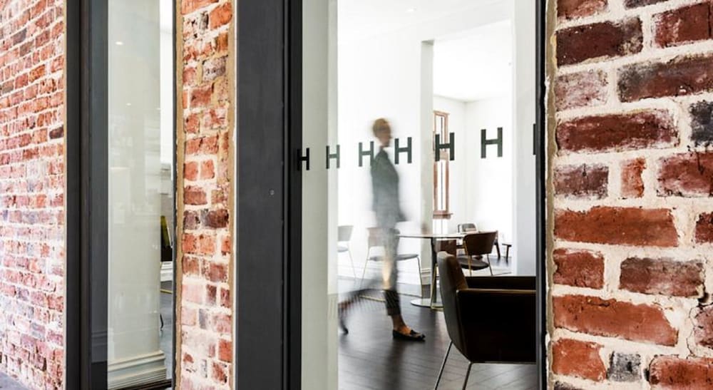 Hougoumont Hotel 45/46