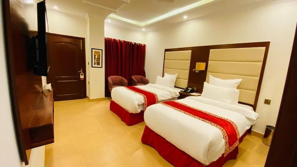 Faletti's Grand Hotel Murree 34/68