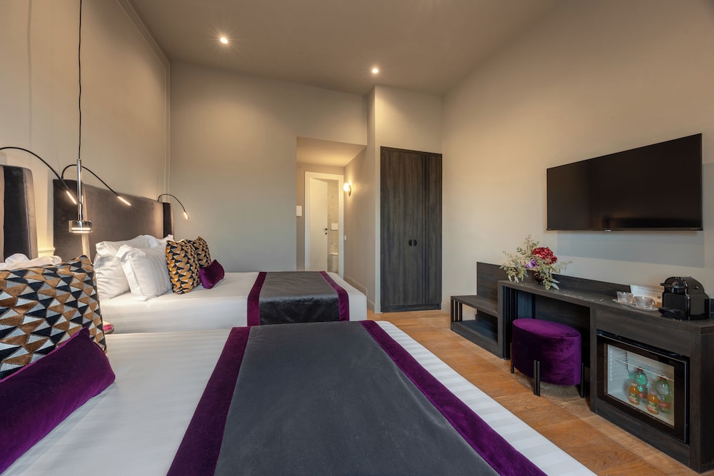 Rental In Rome Pinciana Deluxe 8/22