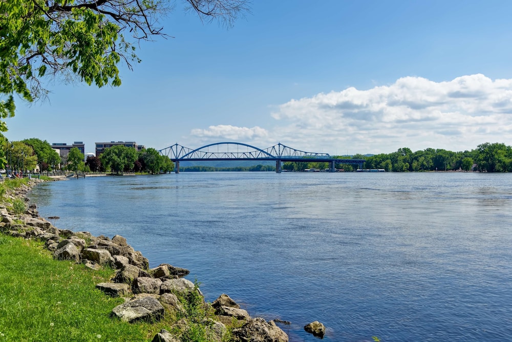 Grandstay Residential Suites Hotel La Crosse 56/62