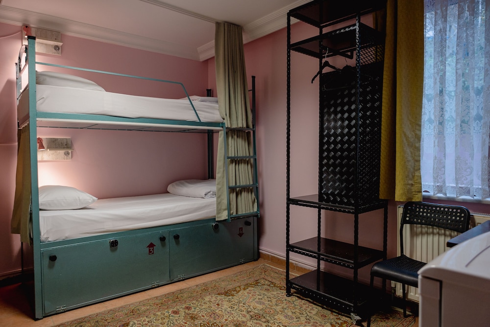 Agora Guesthouse & Hostel 16/70
