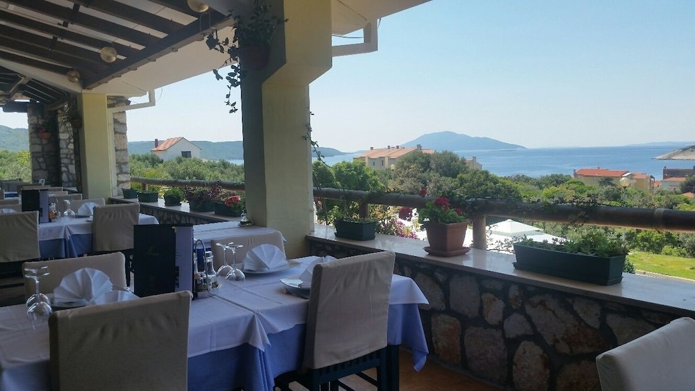 HOTEL ZLATNI LAV 29/37