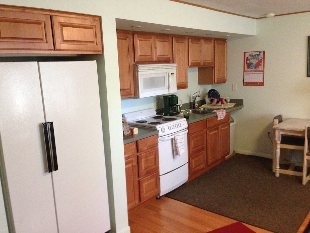 Anchorage Walkabout Town B&B 40/43