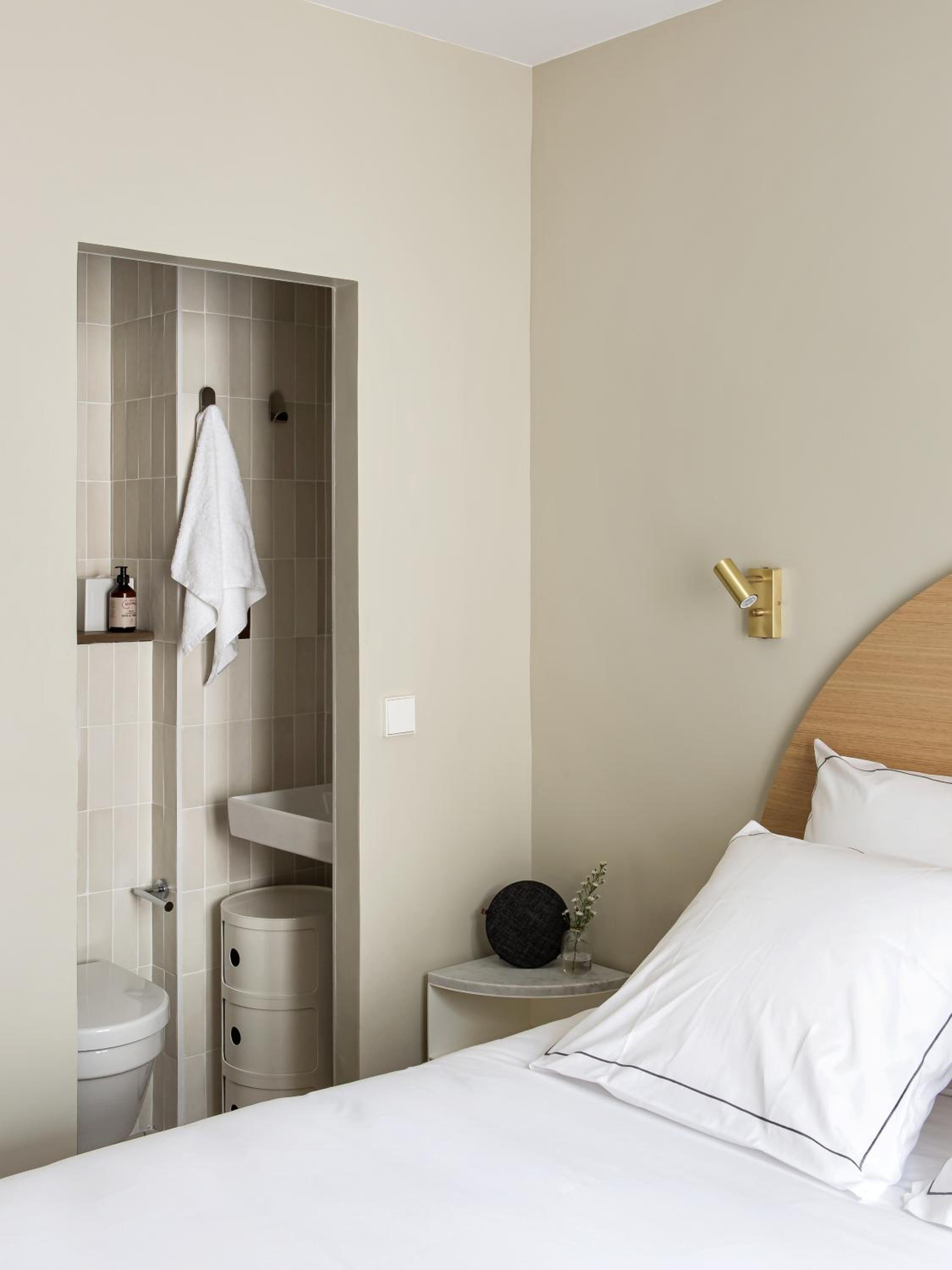 غرفة قياسية بسرير مزدوج بإطلالة على البحيرة، Hotel Ami - Orso Hotels 5/9