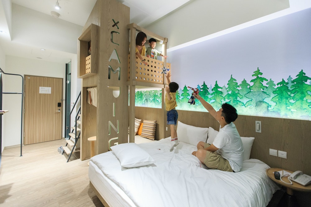 PREMIER, 1 DOUBLE AND 2 BUNK BEDS