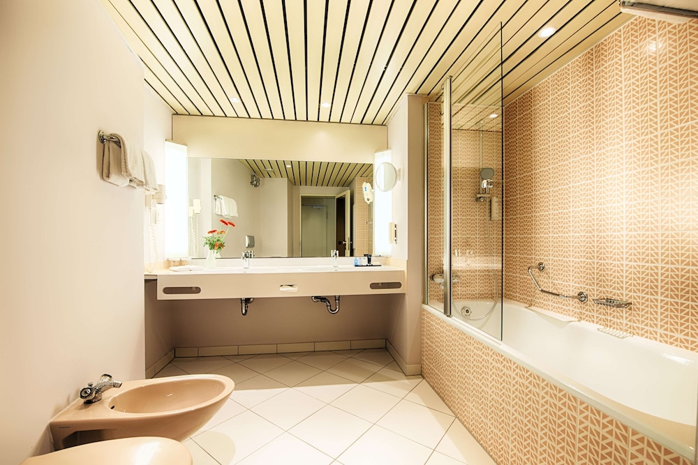 The Q - Quadro City Hotel 6/40