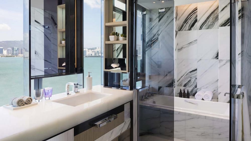 Hyatt Centric Victoria Harbour 68/70