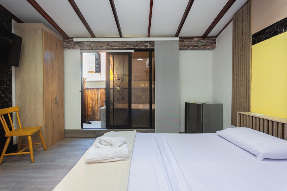 Hotel Lares 70 19/48