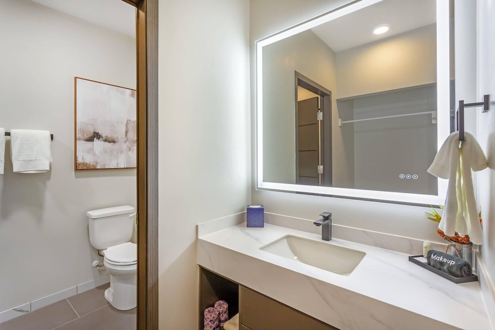 The Valor, Ascend Hotel Collection 51/55