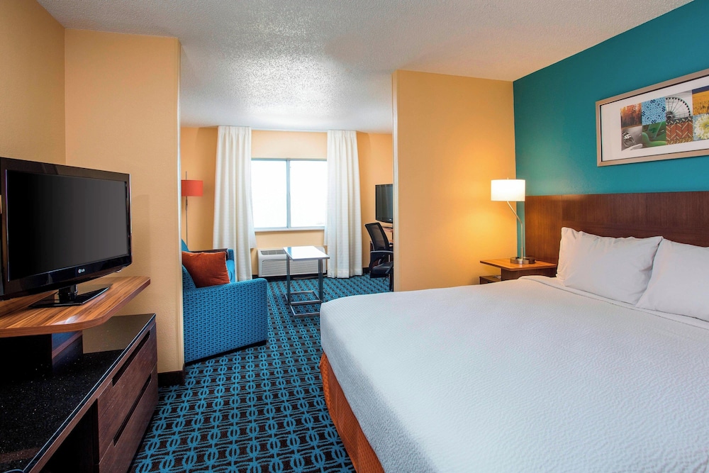 Suite, King Bed, Sofa