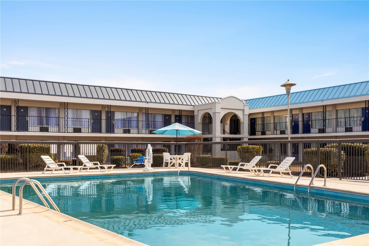 Days Inn by Wyndham Emporia 4/16