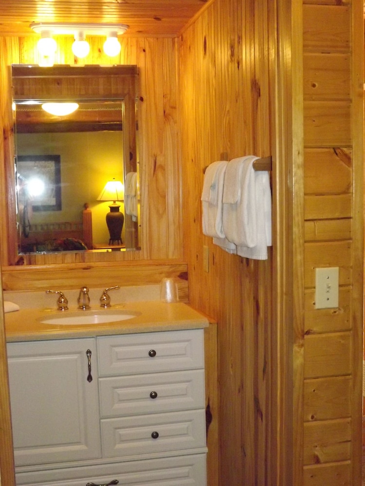 Z Bar Cabins and Motel 19/43